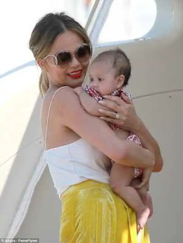 Photos: Chrissy Teigen shows off stretch marks on her thighs